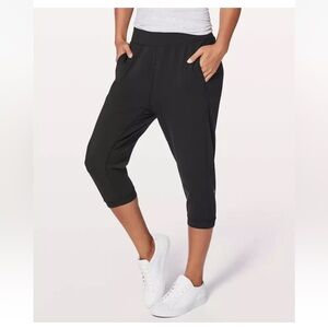 Lululemon Rejuvenate 18” crop